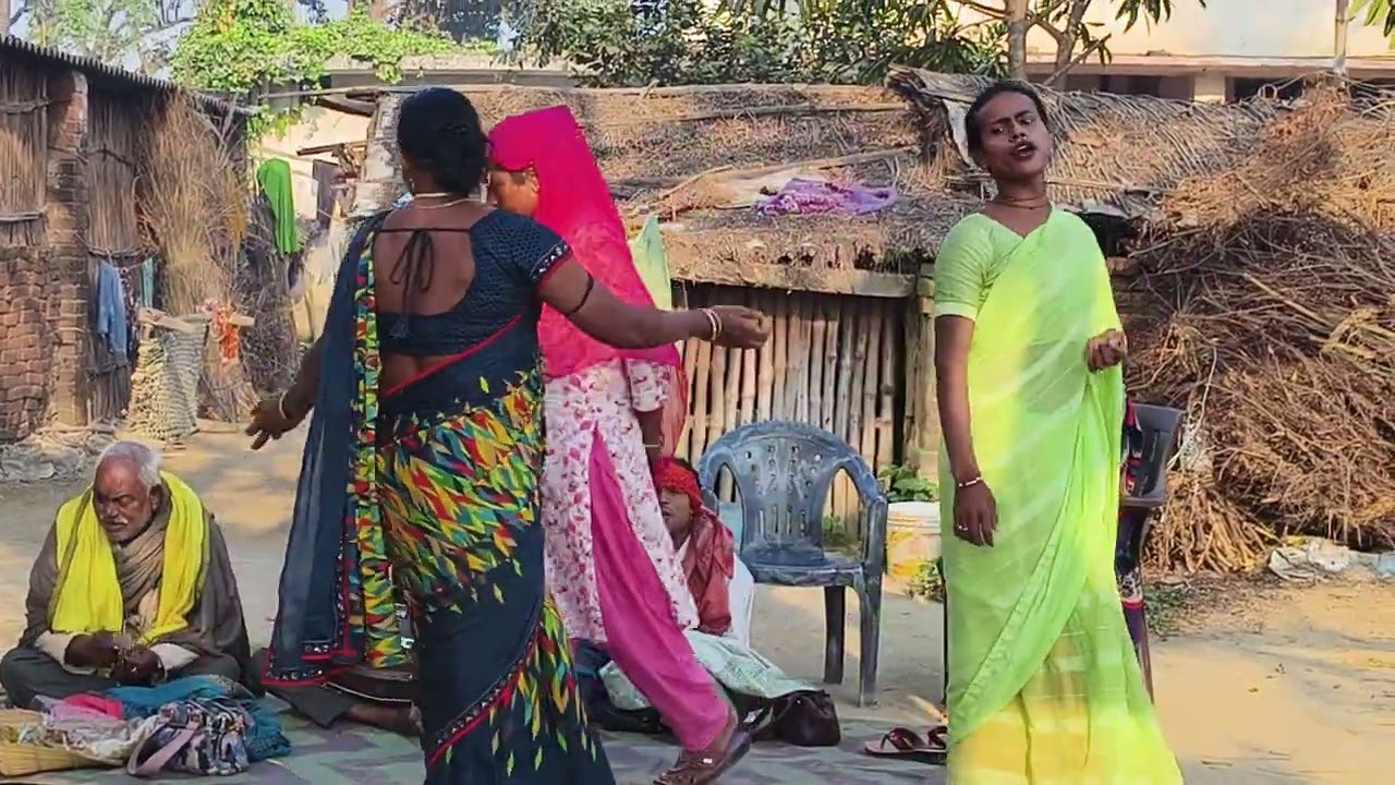 Aaj hamare gonv badhav lene aaye kinar log