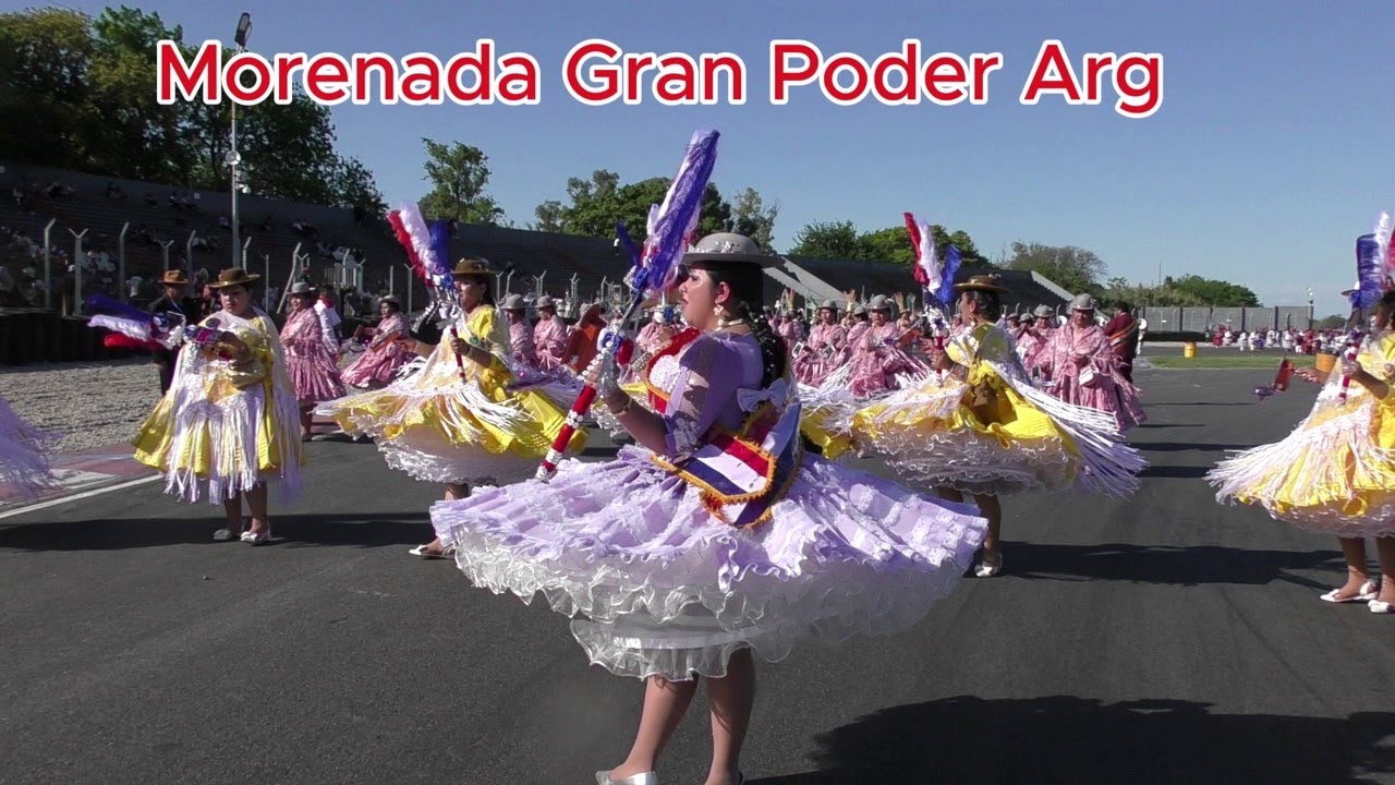 Фольклорный вход Morenada Artística Gran Poder (Великая держава художественная Моренада) на автод...