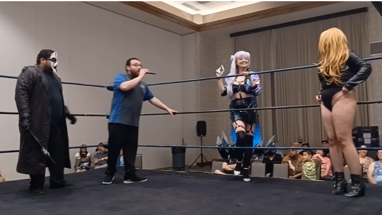 Cosplay Contest en South Texas Wrestle Fest.