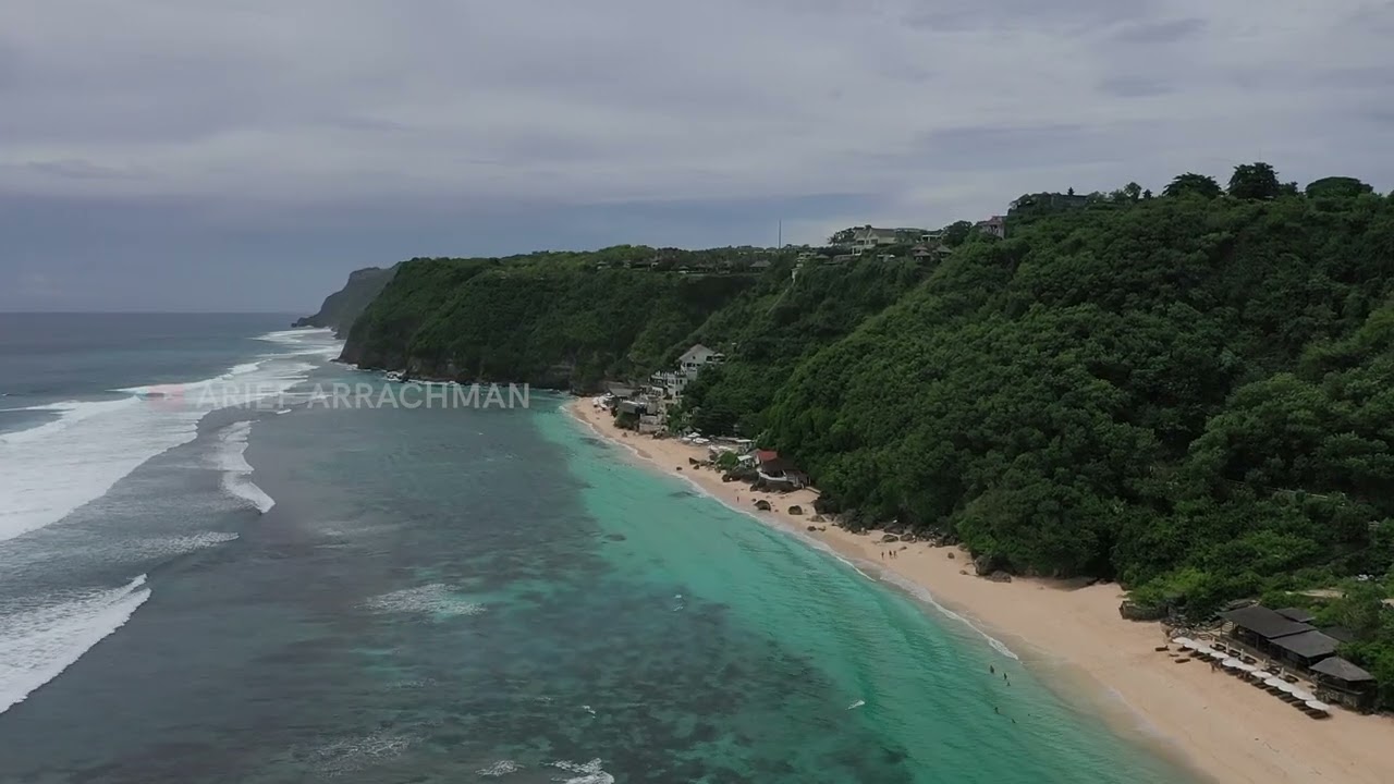 Suasana pantai melasti bali