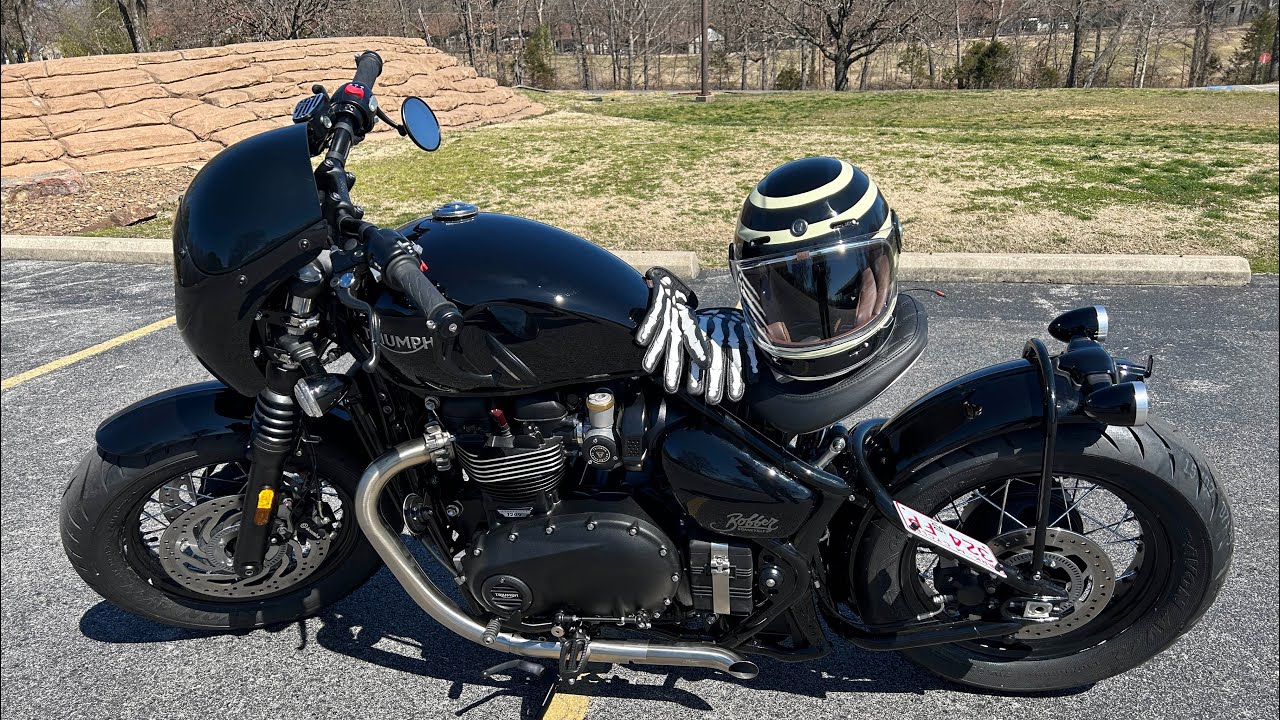 TRIUMPH BOBBER MOTONE EXHAUST, PEGS, SEAT, REAR SHORT FENDER, SIDE PLATE INSTALL, VANSON, TORC T-1