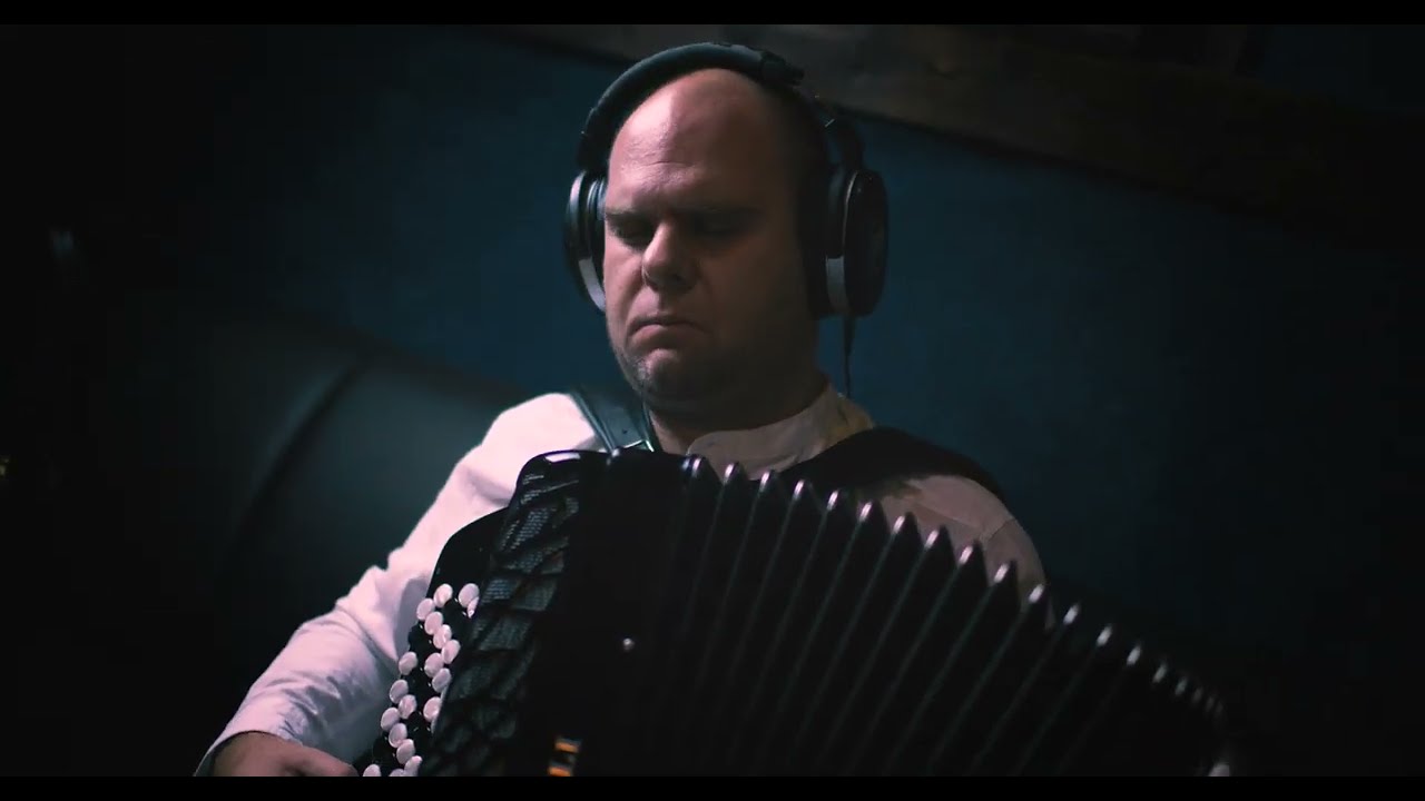 Weronika Korthals & Paweł A. Nowak - SWIAT PRZED TOBĄ KLÃKŁ (z płyty pt. Nad Kaszëbama gòrô gwiôzda)