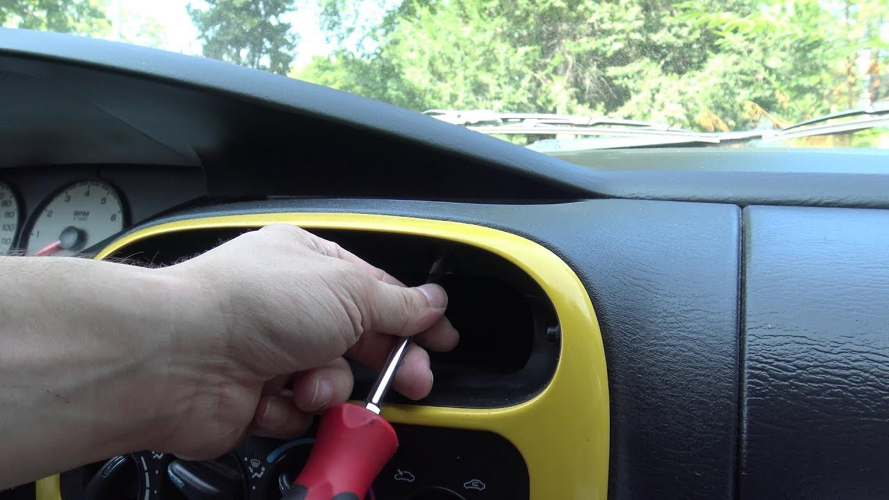 Как установить магнитолу стороннего производителя в Dodge Neon 2004 года выпуска
