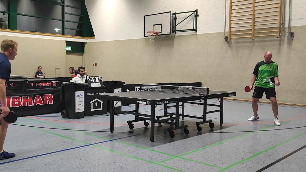 NRW-Liga beim DJK Franz-Sales-Haus in Essen - Dennis Stadie vs. Tobias Feldmann