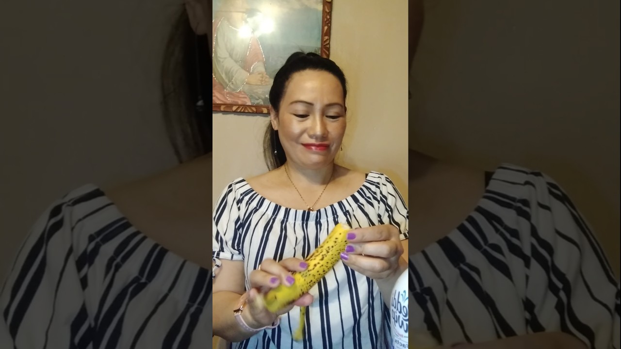 HOW I EAT BANANA #mukbang #eatingshow #mukbanginternational #shortsfeed #asmr #asmrsounds #banana