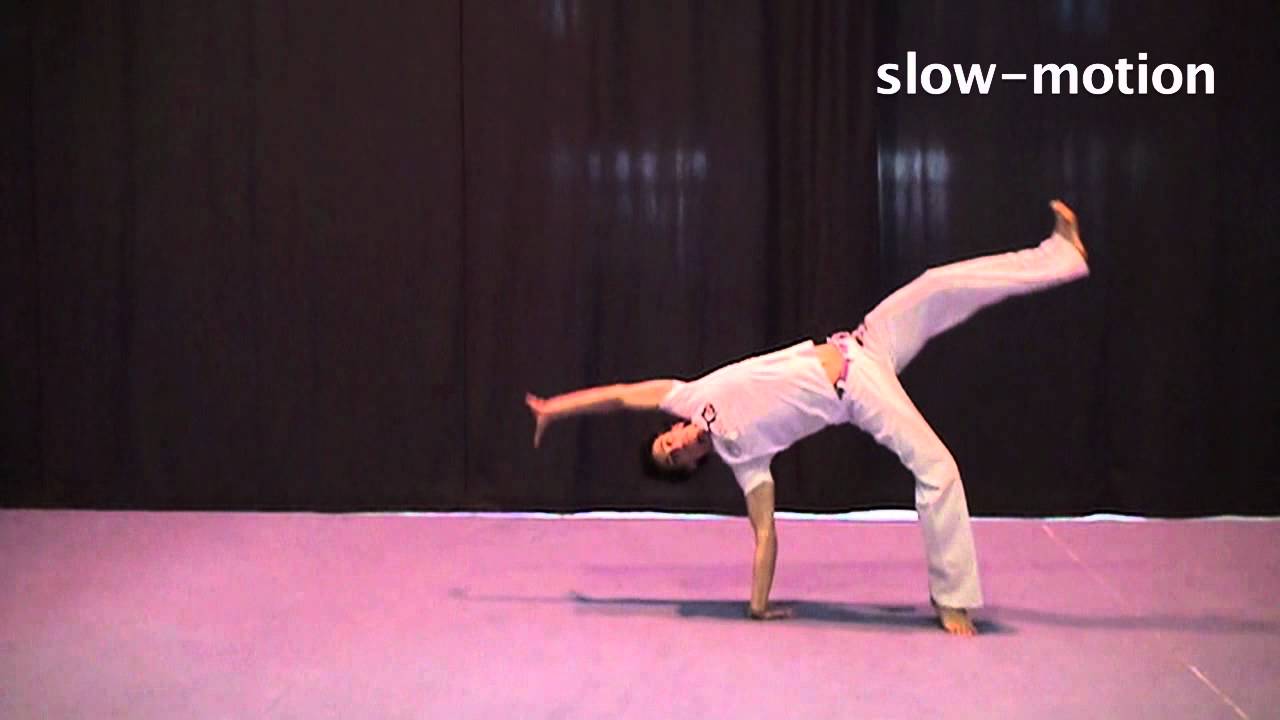 Au de Costa -- Capoeira movimento + slow motion