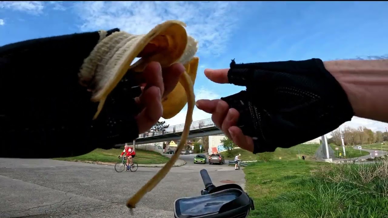 Adrenalinové kousky z cyklostezek, pražských ulic, auta na cyklostezkách. Nelehký život cyklisty.4K