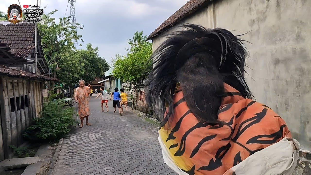 Ngakak!! Nenek dan Bocil Pengejek di kejar Barongan Ngamuk 