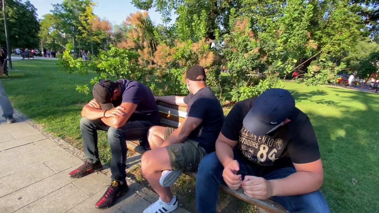 Nabildovani muškarci na protestu u Beogradu, KRIK-u nisu hteli da kažu ko su i da li su obezbeđenje