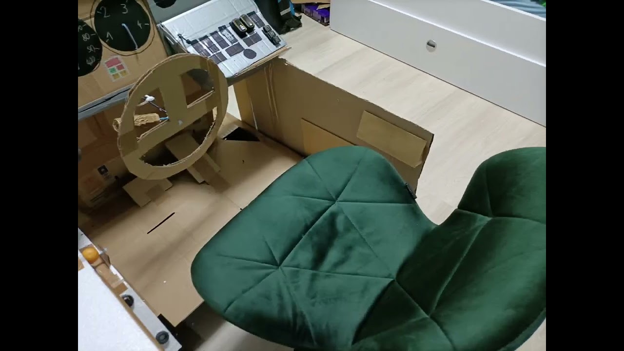 MEGA Restoration - m&oacute;j autobus z kartonu 