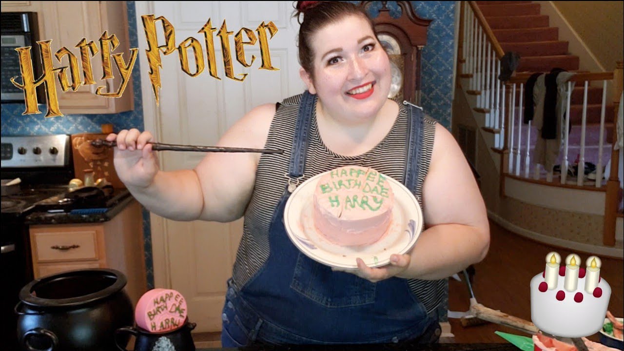Baking a Harry Potter Cake! | Living Lumos
