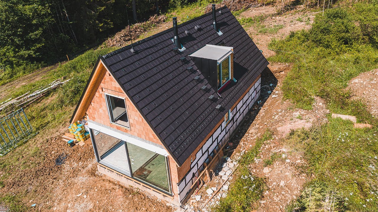 Jak vypadala konstrukce a hrubá stavba na prvním Českém soběstačném domě?