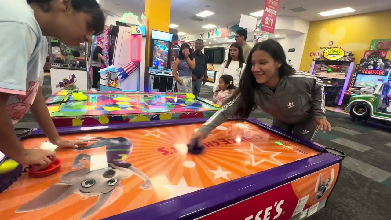 4 Febrero 2025 chuck e cheese Mall Plaza - LimaPeri 2/3