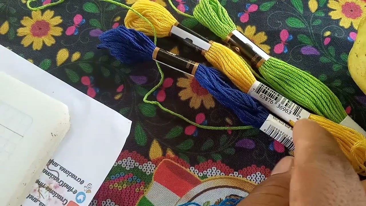elaborando punto lomillo en etamina ( para accesorios)