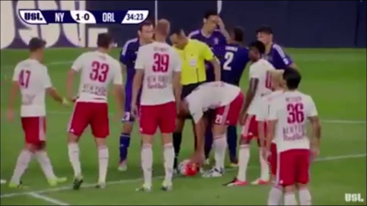 Juiz expulsa jogador ap&oacute;s ver replay na TV | Gandula Mitagens