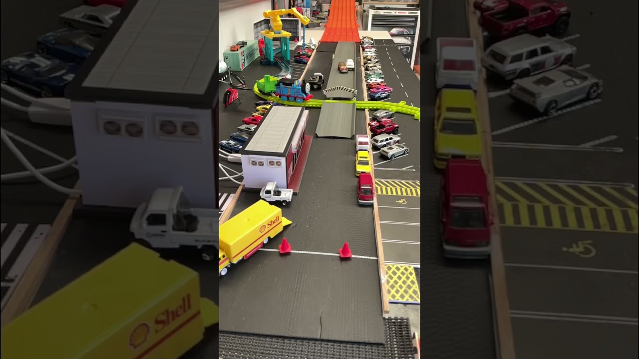 Hot wheels Volvo drift wagon takes on the Nissan Maxima drift wagon 🚗💥💨
