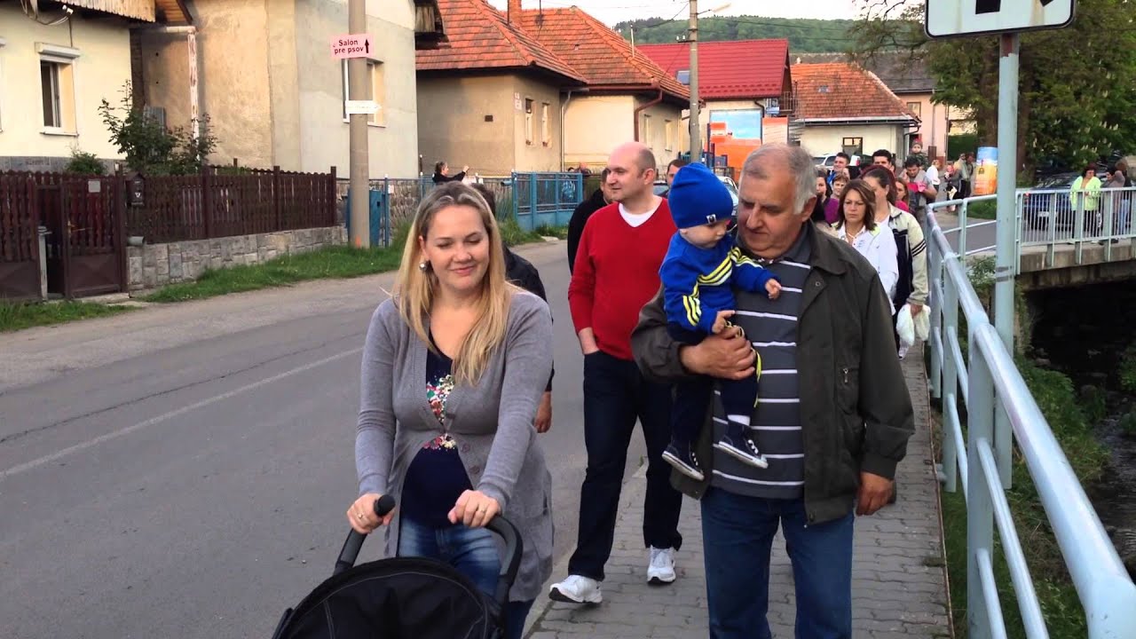 Stavanie máju v Sebedraží časť 5