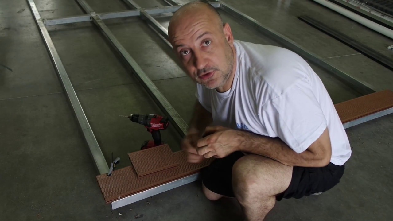 montaggio di un pavimento WPC o pedana WPC