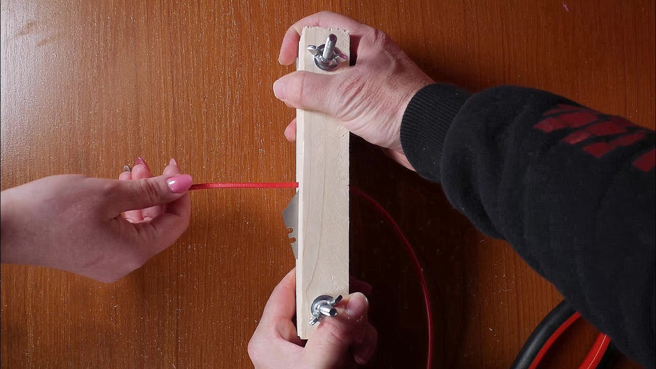 Separa il rame dalla guaina con questa Spelacavi FAI DA TE