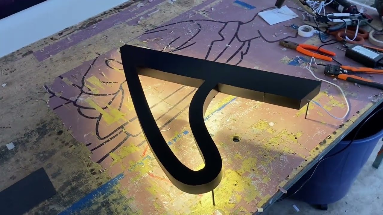 Pasó a paso de como fabricar e instalar letras 3D de aluminio