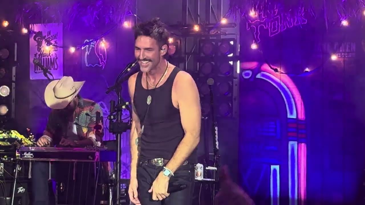 JAKE OWEN SINGS I WAS JACK (YOU WERE DIANE) LIVE IN FLORIDA #sfrose #jakeowen #countrymusic #fyp 