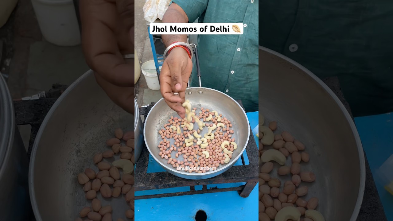 Art of Making Jhol Momos in #delhi #youtubeshortsindia #indianstreetfood #ytshortsindia #indianfood
