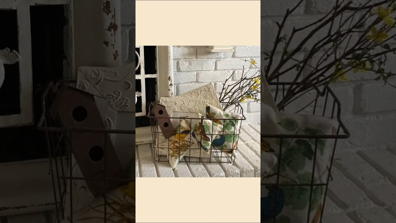 Превратите обрезки винтажной ткани в очаровательные мини-подушки! 🐦✨