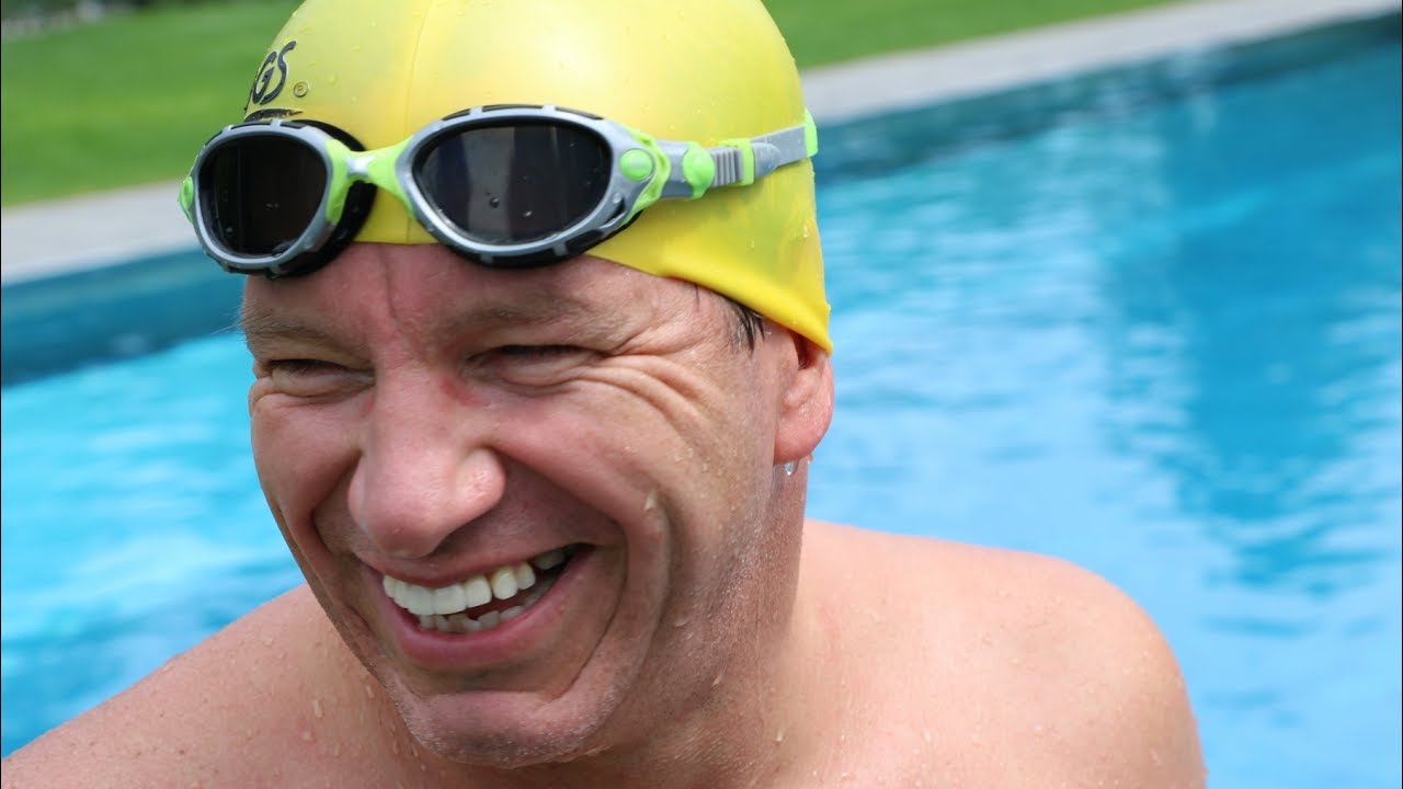 Aus der Nachbarschaft: Stundenlang durch die Finsternis schwimmen
