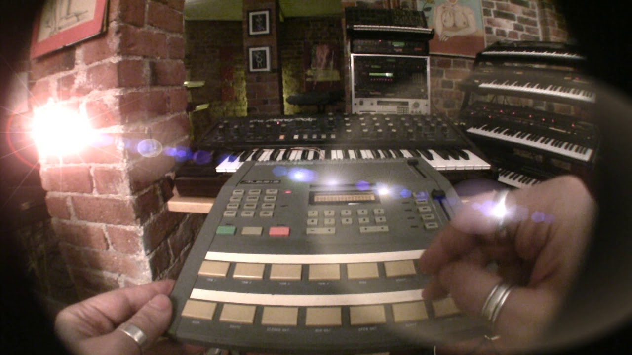Alesis HR 16 (Strellis Eprom) - Patterns and Demo sounds. Linndrum,SP12,Linn9000,Drumulator,LM-1,DMX