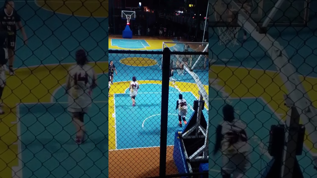 Nonton Pertandingan Pelajar Lagi Tanding Basket Di Karawang 