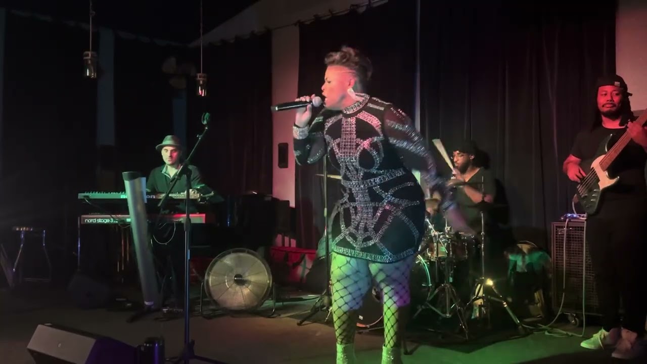 Lyndsey Smith (cover) Dirty Diana 