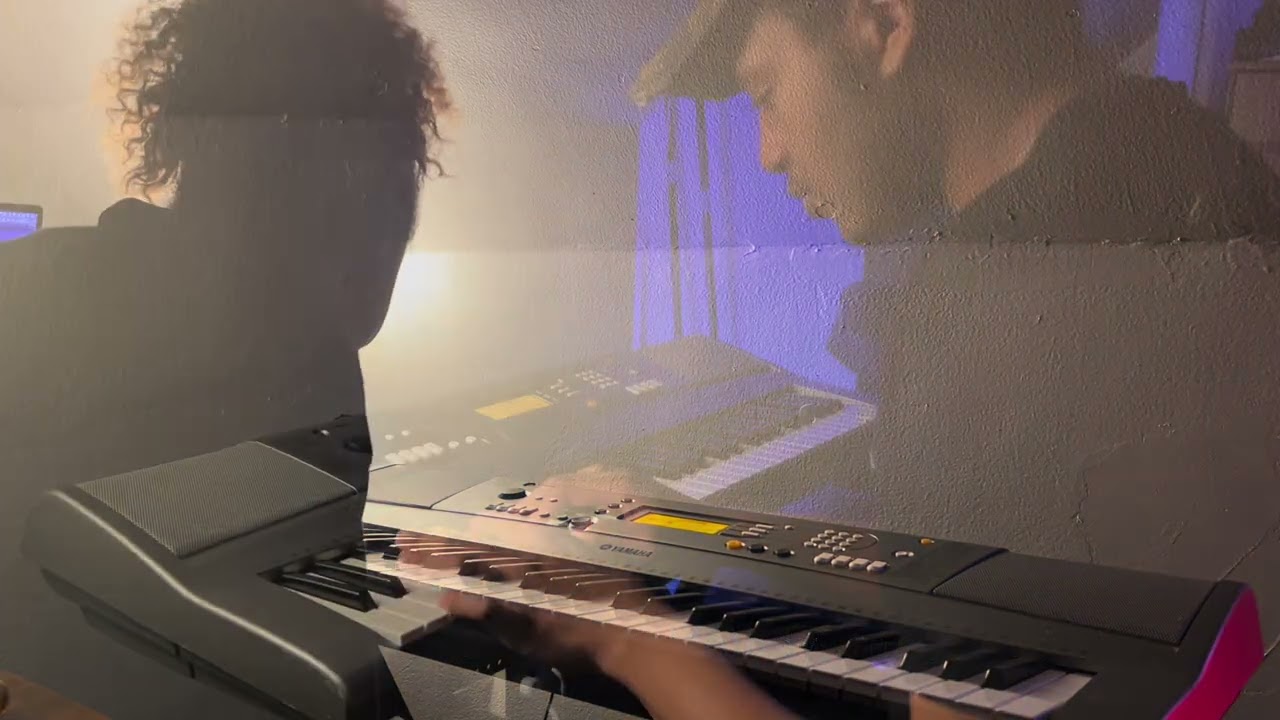 Making an Old School RnB beat in a college dorm🔥