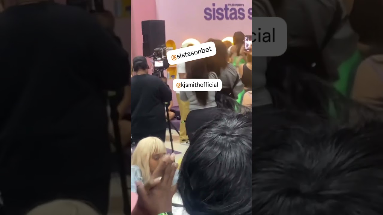 KJ SMITH GLOWING STUNNINGLY WITH HER BELLY💚💚