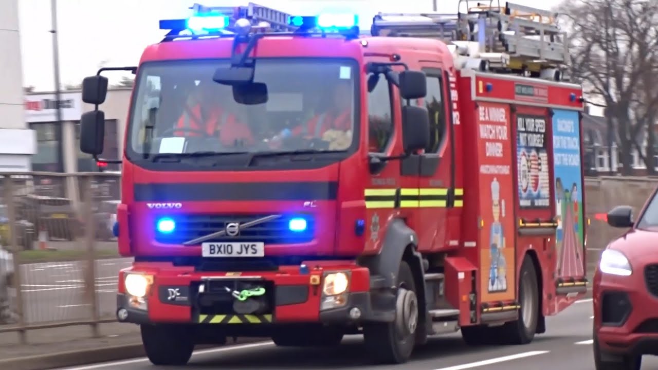 RARE - Bickenhill TECHNICAL RESCUE Pump + Support Van responding - West Midlands Fire Service