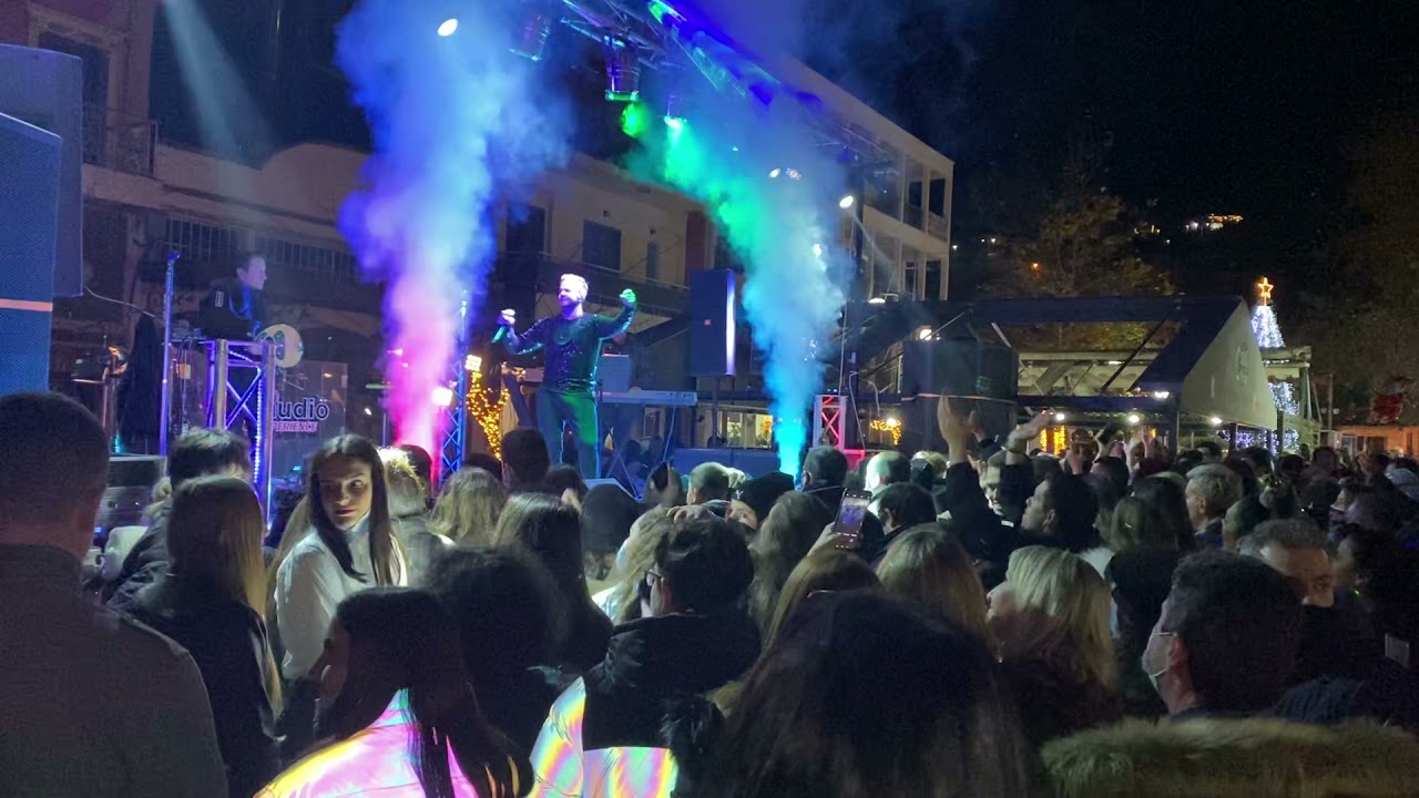 Ο Γιώργος Τσαλίκης τραγουδάει νησιώτικα στη Στυλίδα