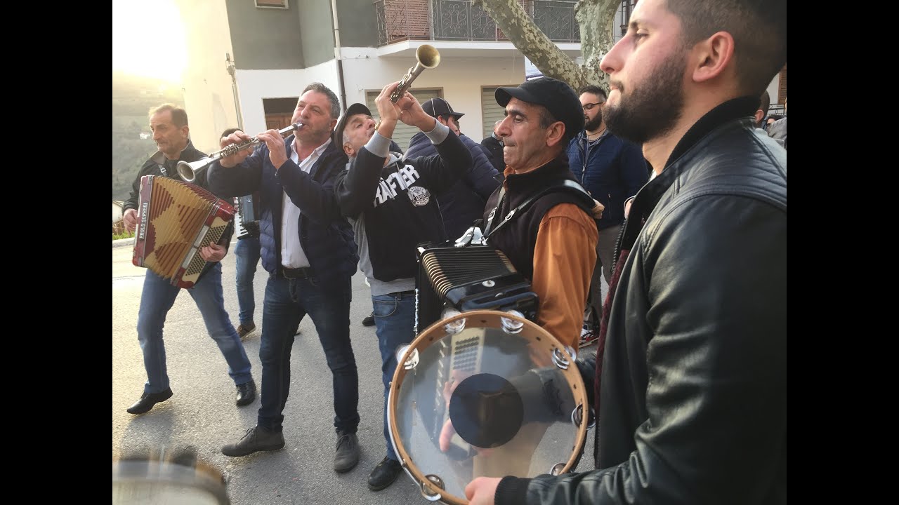 Carnevale di Castelfranci (Paese del Vino) - La Tarantella occupa gli spazi pubblici in Irpina