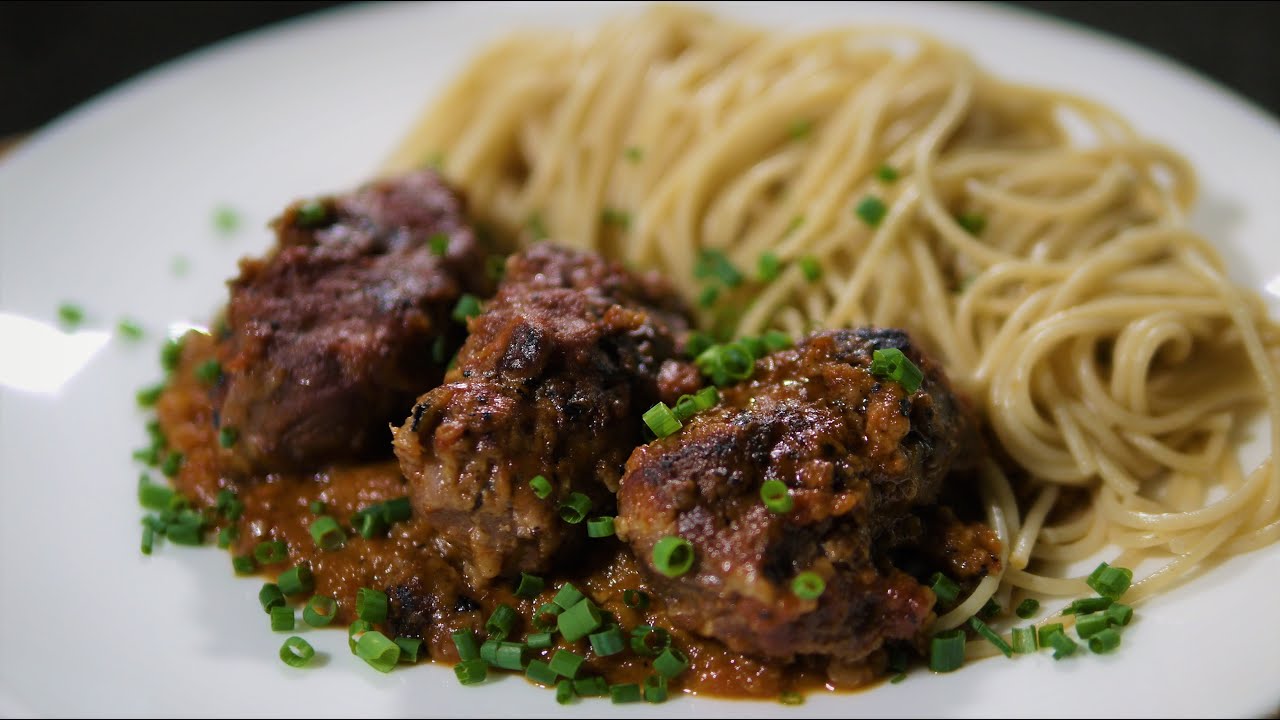 Yippie kay yay Schweinebacke aus dem Dutch - Pork cheek Dutch Oven Receipe