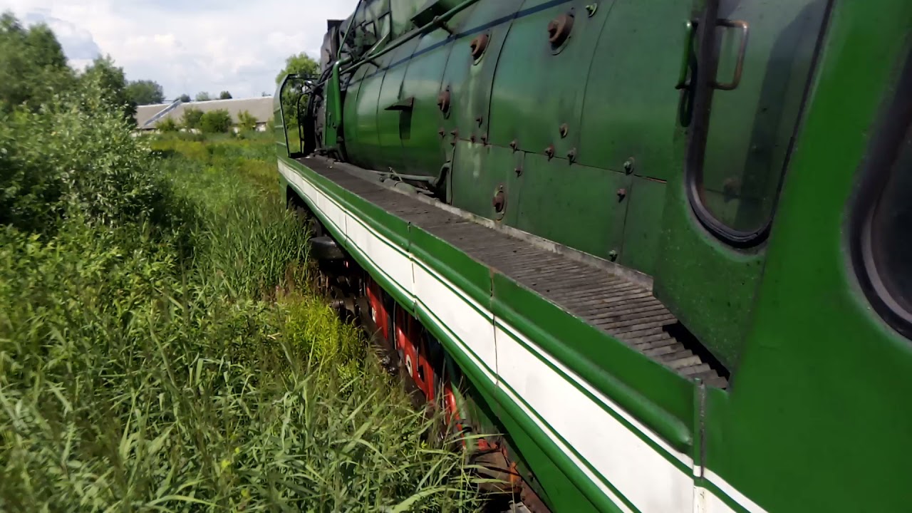 Паровоз буксует в болоте.