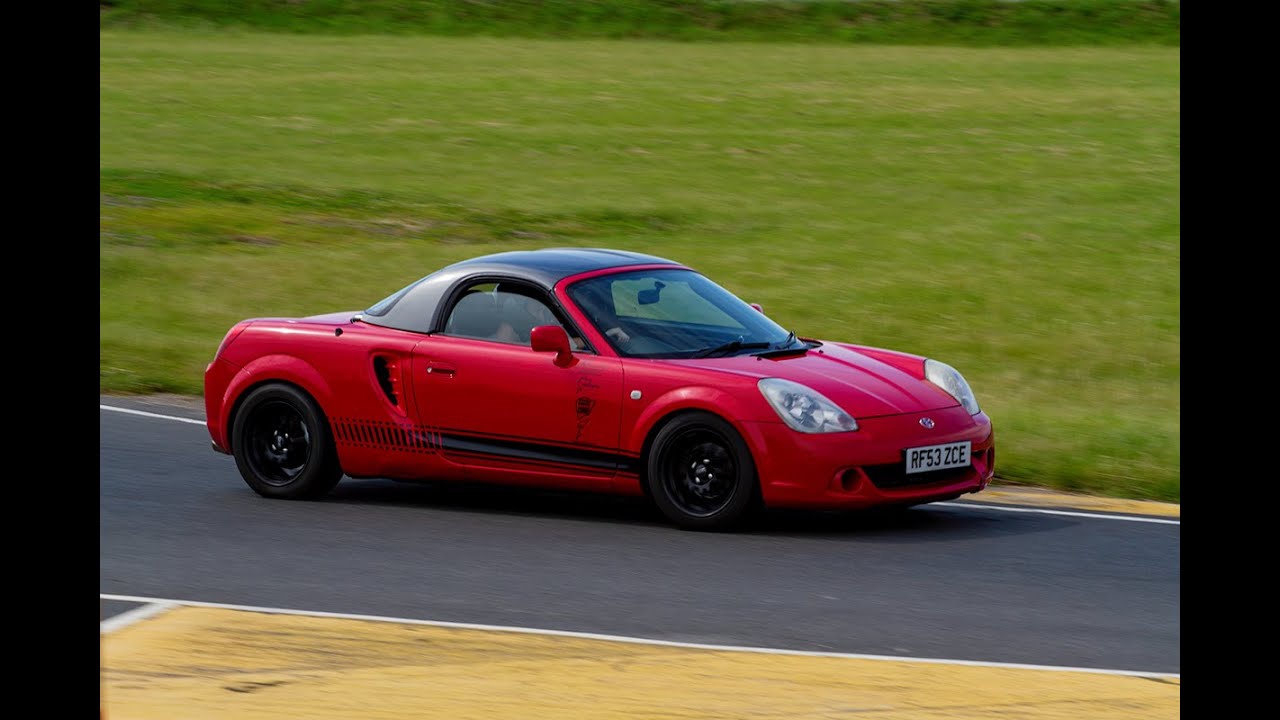 Blyton Park track battle - MR2 2ZZ v JTSS Clio 200 (1:14 hot lap)