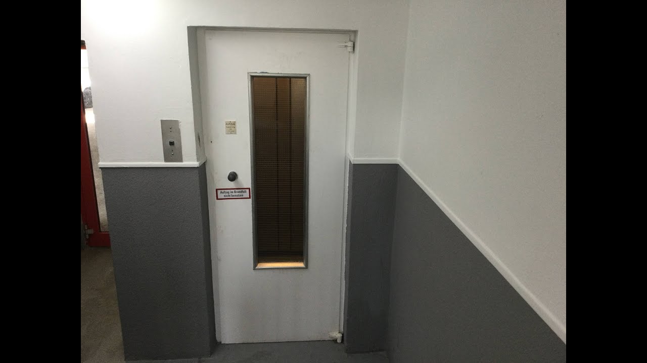 Aufzug, erneuert 1988 durch Mahler im Parkhaus am Weberplatz in Essen