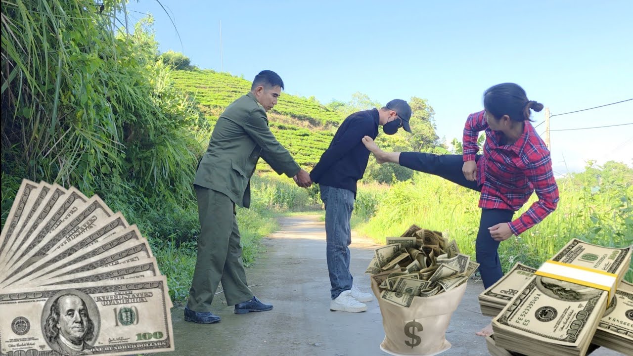 Single mother bravely fights a thief to protect a bag full of money