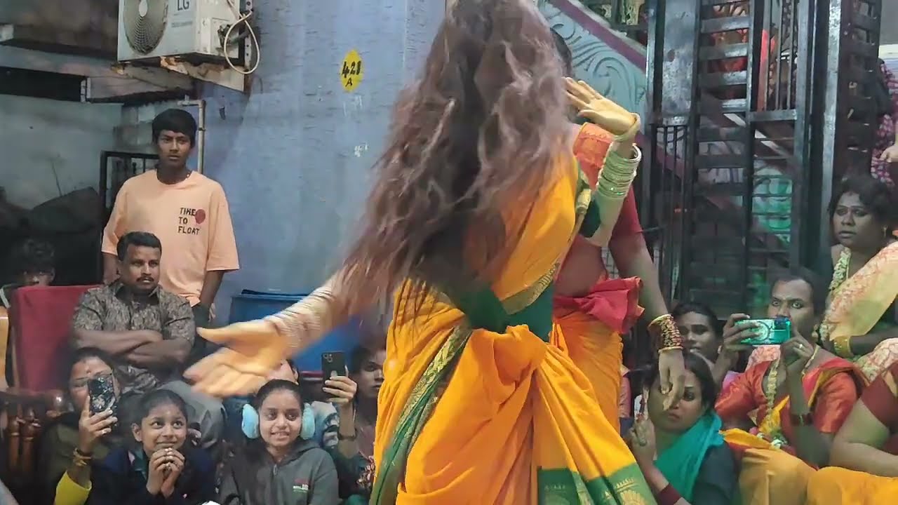 அங்காளபரமேஸ்வரி அம்மன் கோயிலில் அலகு குத்தும் விழா