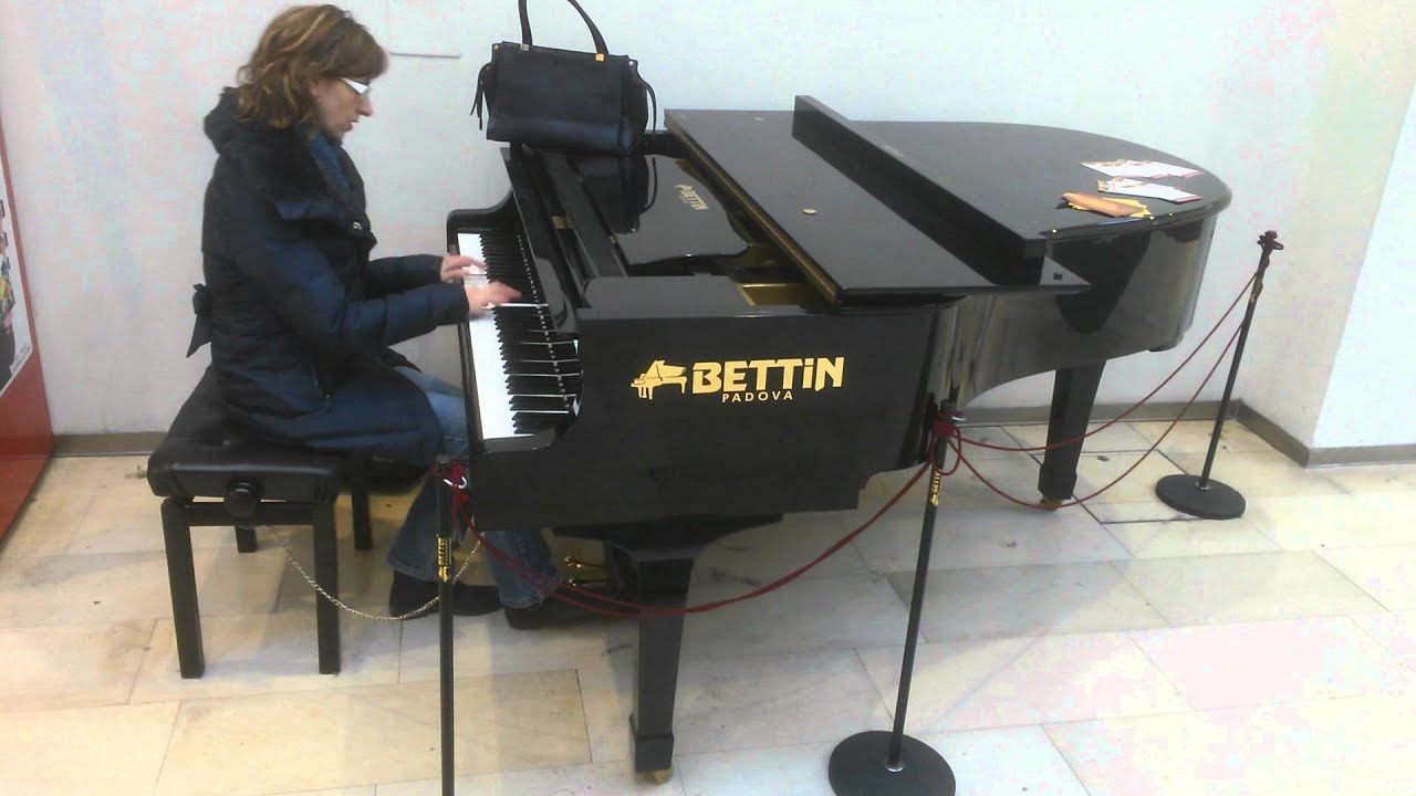 #11 Street piano performance at Padova station - Francesca Pianoforte 