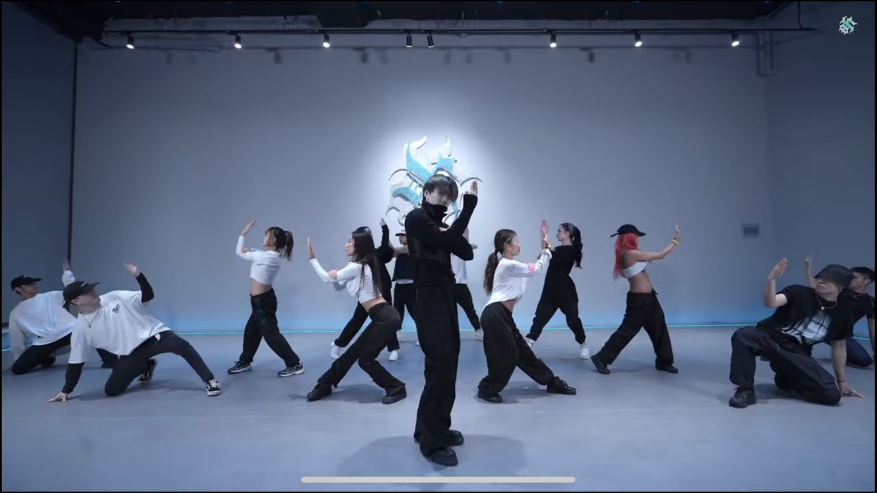刘雨昕XIN LIU • “Look Into The Mirror” Dance Version - (VI)