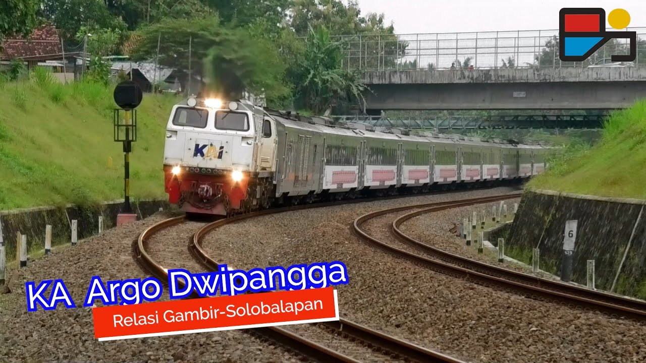 KERETA API BAGAIKAN ULAR BESI DI SENTOLO