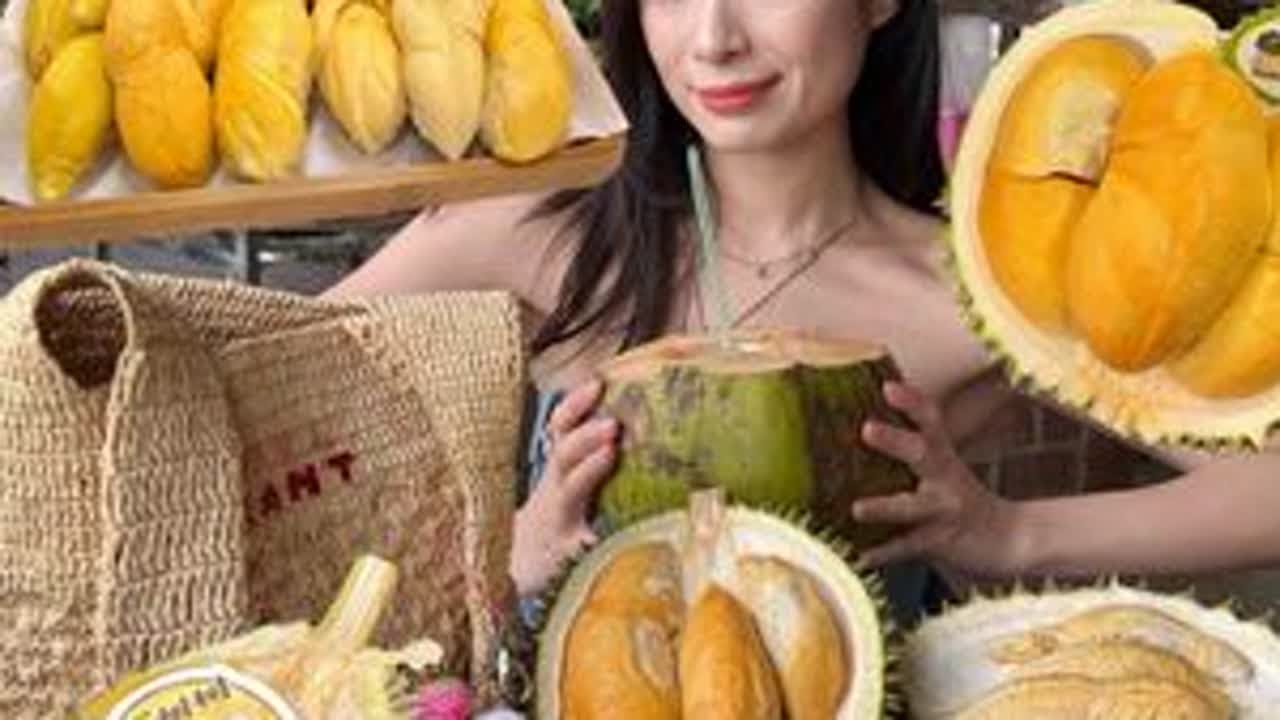 #好好吃饭大赛 800块，在槟城杀了10只榴莲！#榴莲控 #槟城vlog #榴莲爱好者 #马来西亚旅游