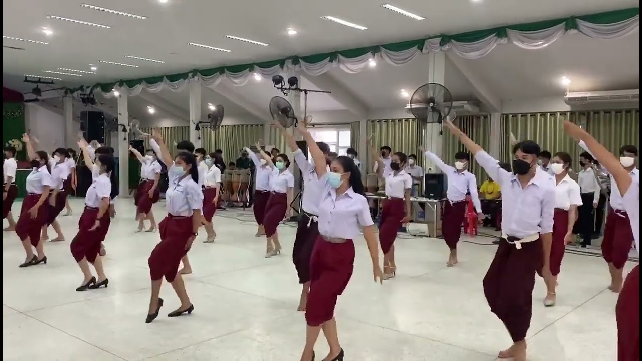 ฟ้อนลำเพลินเชิญเที่ยวอีสาน โดย วิทยาลัยนาฏศิลปร้อยเอ็ด กาฬสินธุ์ และนครราชสีมา