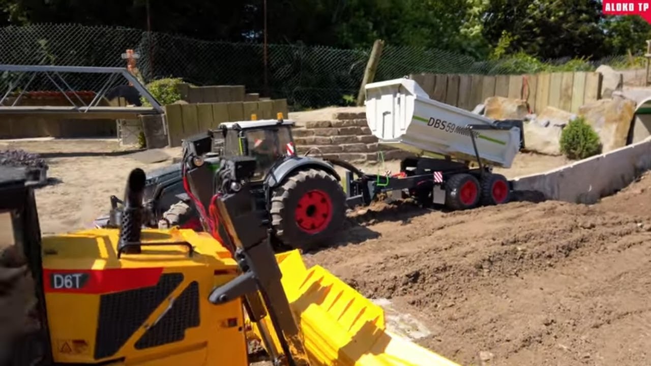 Massive Outdoor RC Construction Event &ndash; Dozens of Machines at Work!