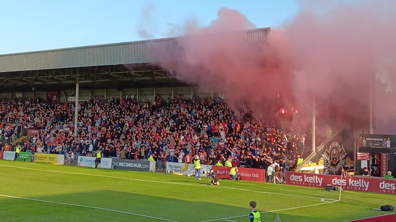 Bohemian fans sing Johnny logans 