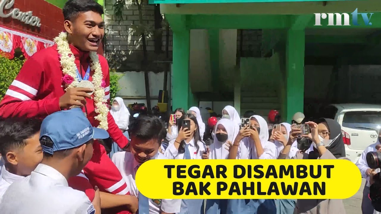 TEGAR DATANG DISAMBUT BAK PAHLAWAN - PEMAIN TIMNAS PULANG KAMPUNG